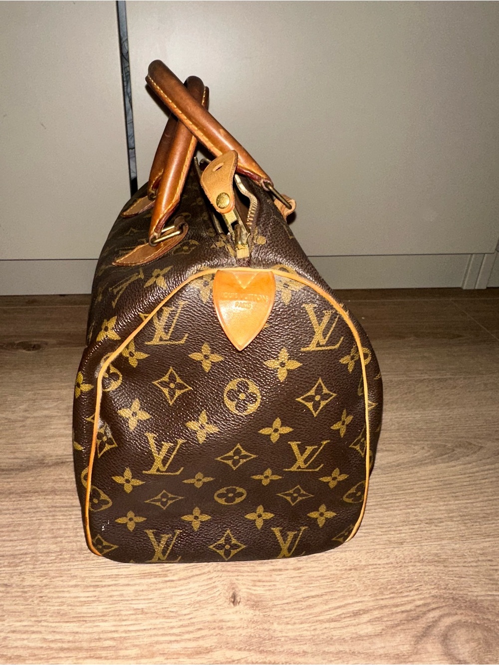 Louis Vuitton Brown Monogram Canvas Handbag with Tan Trim - Picture 2 of 9